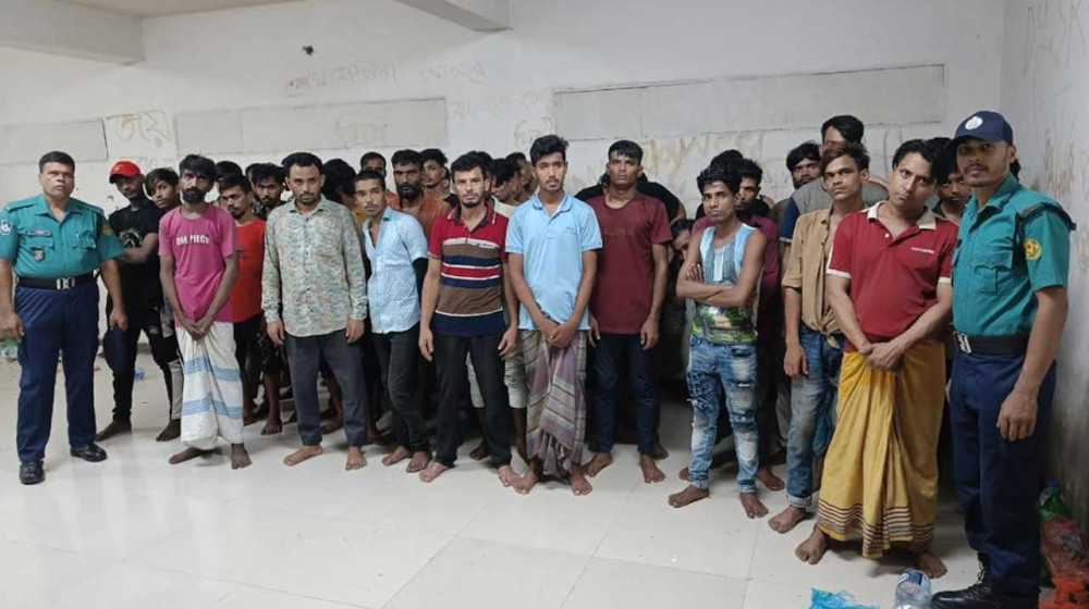 হঠাৎ জেনেভা ক্যাম্প ঘিরে ফেলে পুলিশ, অতঃপর...