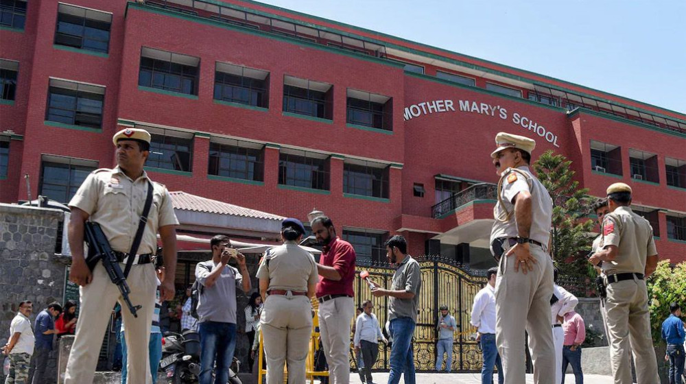 নয়াদিল্লির ৩ শতাধিক স্কুল ও বিমানবন্দরে বোমা হামলার হুমকি