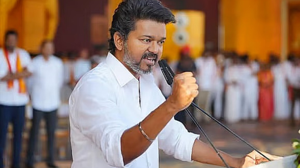 জনসভায় হতাহতের পর শোকে খাওয়াদাওয়া ছেড়ে দিয়েছেন থালাপতি জনসভায় হতাহতের পর শোকে খাওয়াদাওয়া ছেড়ে দিয়েছেন থালাপতি