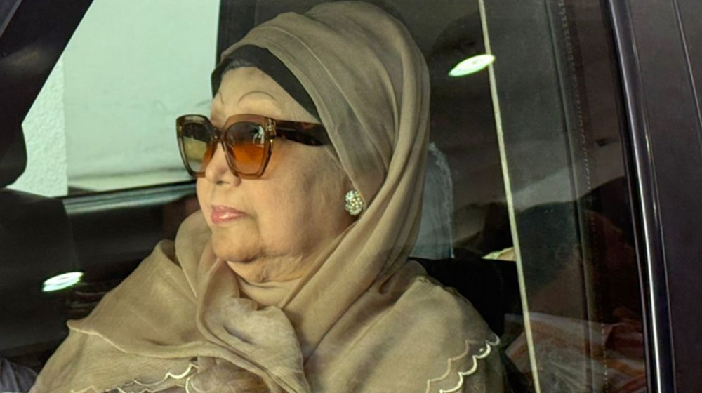 হাসপাতাল থেকে বাসায় ফিরেছেন খালেদা জিয়া