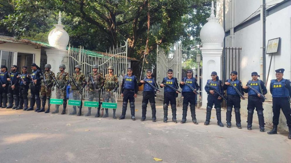 ট্রাইব্যুনালে কড়া নিরাপত্তা ট্রাইব্যুনালে কড়া নিরাপত্তা