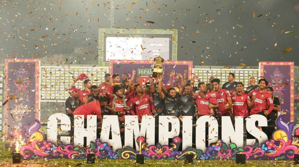 তামিমের হাত ধরে প্রথম শিরোপা বরিশালের তামিমের হাত ধরে প্রথম শিরোপা বরিশালের