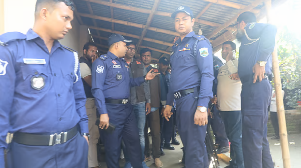 বগুড়ায় সেনাসদস্যের বাসা থেকে দুই সন্তানের গলাকাটা ও স্ত্রীর ঝুলন্ত লাশ উদ্ধার বগুড়ায় সেনাসদস্যের বাসা থেকে দুই সন্তানের গলাকাটা ও স্ত্রীর ঝুলন্ত লাশ উদ্ধার