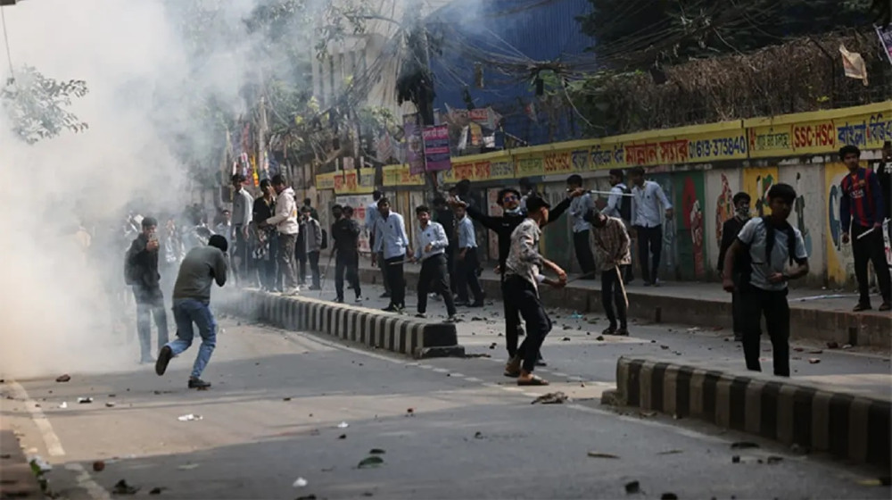 ঢাকা কলেজ ও আইডিয়ালের শিক্ষার্থীদের সংঘর্ষ ঢাকা কলেজ ও আইডিয়ালের শিক্ষার্থীদের সংঘর্ষ