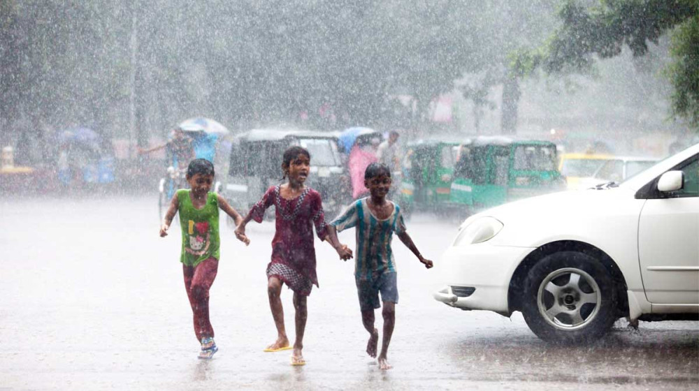 তাপমাত্রার পারদ সরিয়ে দেশের বিভিন্ন জেলায় স্বস্তির বৃষ্টি