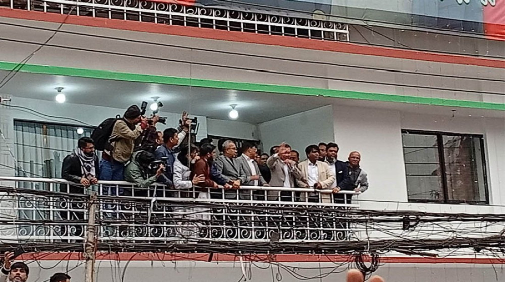 বিএনপির নয়াপল্টন কার্যালয়ে তারেক রহমান, স্বাগত জানালেন শীর্ষ নেতারা বিএনপির নয়াপল্টন কার্যালয়ে তারেক রহমান, স্বাগত জানালেন শীর্ষ নেতারা