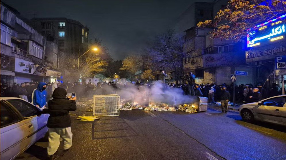বিক্ষোভকারীদের ‘আল্লাহর শত্রু’ ঘোষণা ইরানের, মৃত্যুদণ্ডের হুঁশিয়ারি বিক্ষোভকারীদের ‘আল্লাহর শত্রু’ ঘোষণা ইরানের, মৃত্যুদণ্ডের হুঁশিয়ারি