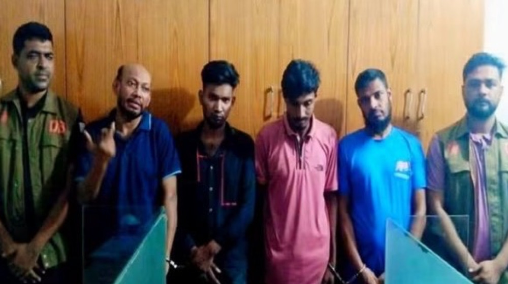 হাউজিং স্টেটে মাদক সেবনের সরঞ্জামসহ ৪ জন গ্রেপ্তার, ৩০ দিনের কারাদণ্ড
