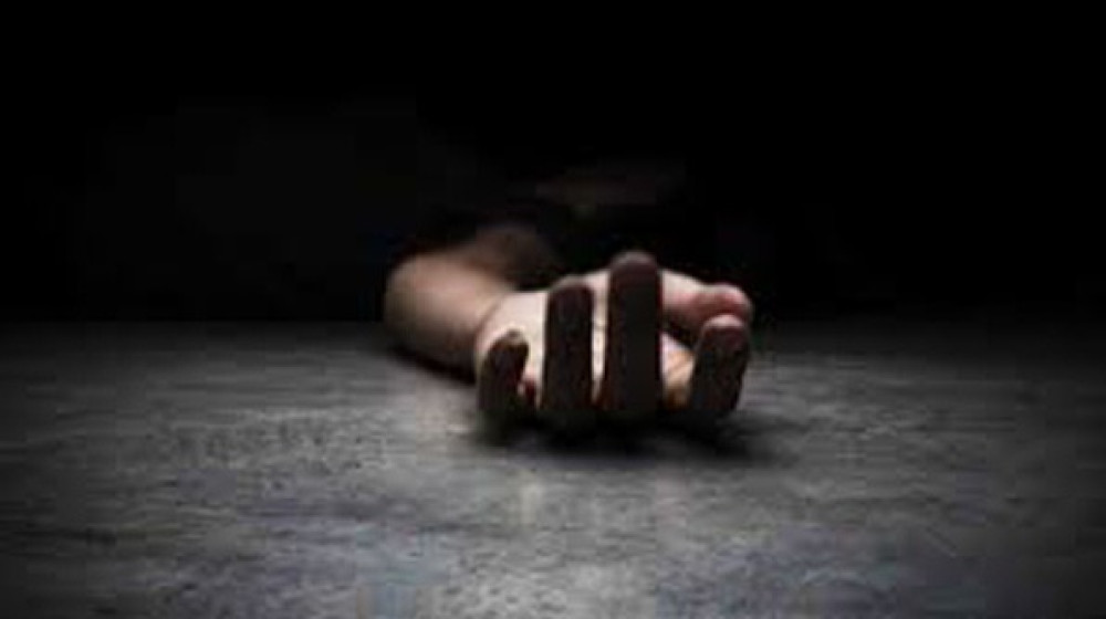 চিরকুট লিখে আত্মহত্যা করলো তরুণী