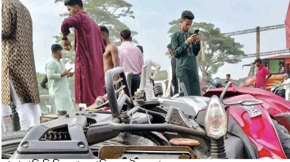 যাত্রীবাহী বাসের সঙ্গে সংঘর্ষে দুই মোটরসাইকেল আরোহী নিহত