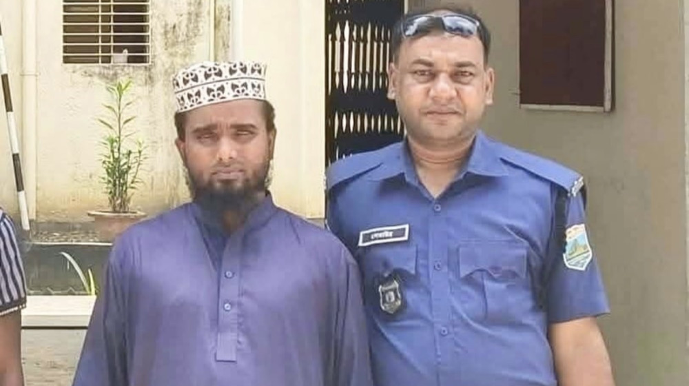 মাদ্রাসা ছাত্রীকে যৌন নিপীড়নের চেষ্টার অভিযোগে শিক্ষক গ্রেপ্তার