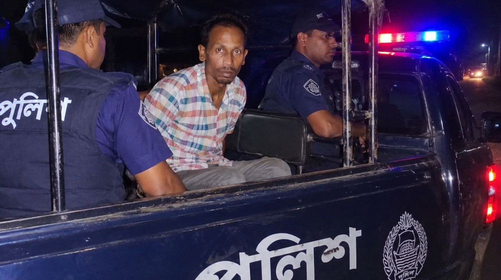 নওগাঁয় হিন্দু নারীর সঙ্গে পরকিয়ার অভিযোগে ইউপি সদস্য পদপ্রার্থী আটক