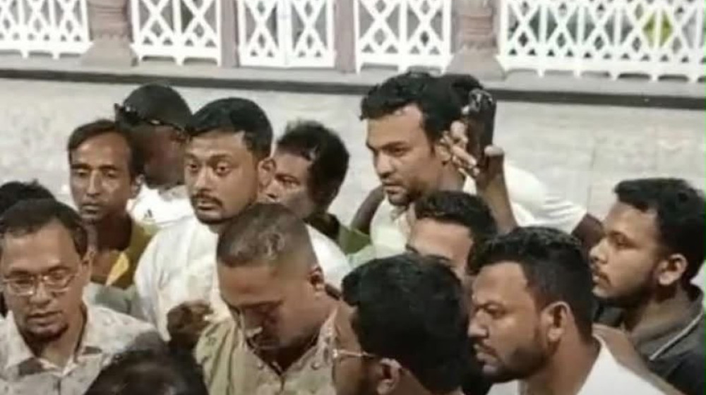 কুষ্টিয়ায় নাসীরুদ্দীন পাটওয়ারীর ওপর হামলার অভিযোগ, থানায় অবস্থান এনসিপি নেতাকর্মীদের।