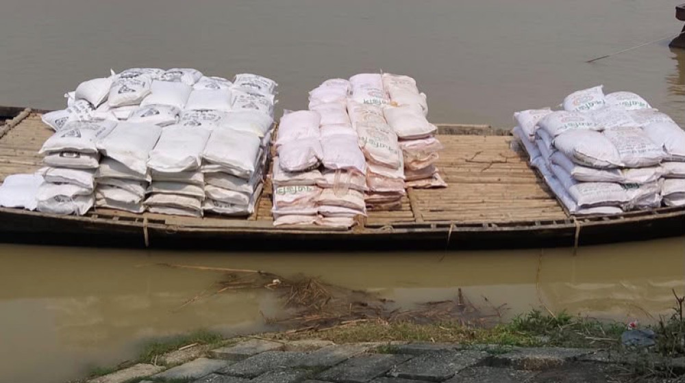 কুষ্টিয়া সীমান্তে ৯ হাজার ২৫০ কেজি সার উদ্ধার, ভারতে পাচারচেষ্টা ভেস্তে দিল বিজিবি।