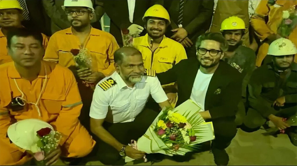 দুবাইয়ের জেটিতে এমভি আবদুল্লাহ, নাবিকদের বরণ