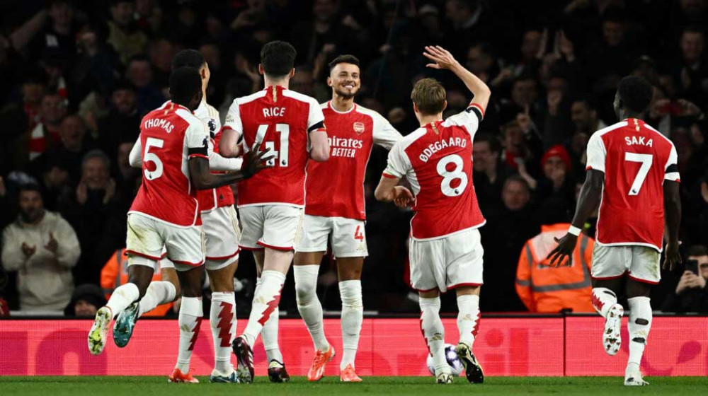 ‘লন্ডন ইজ রেড’ ‘লন্ডন ইজ রেড’