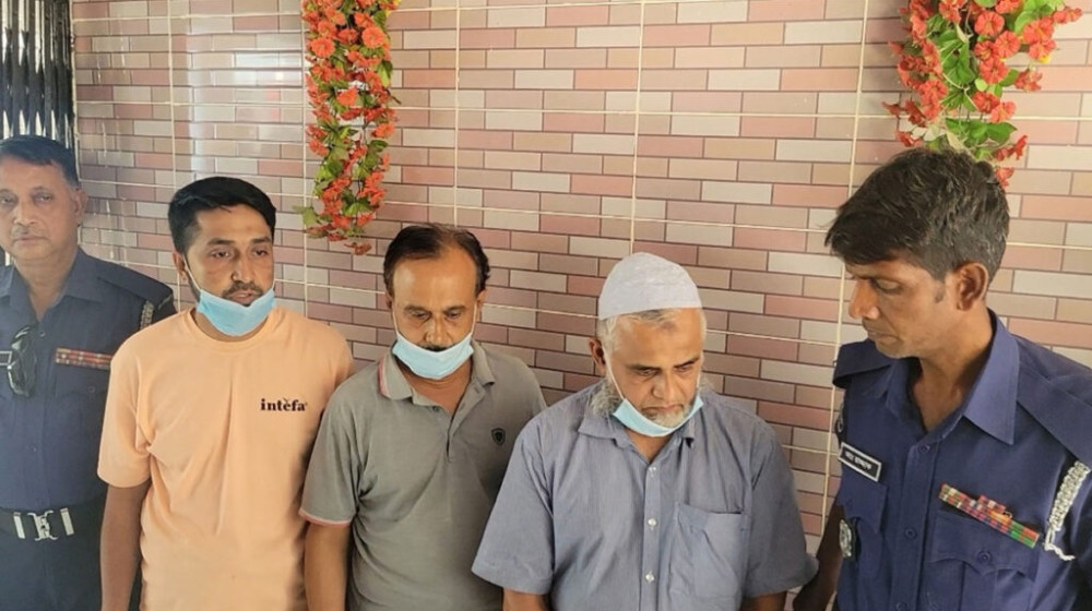 পাবনায় অগ্রণী ব্যাংকের টাকা লোপাটের ঘটনায় তিন কর্মকর্তা বরখাস্ত