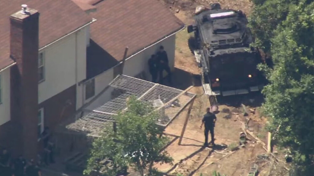 যুক্তরাষ্ট্রে বন্দুক হামলায় আইনশৃঙ্খলা বাহিনীর তিন কর্মকর্তা নিহত