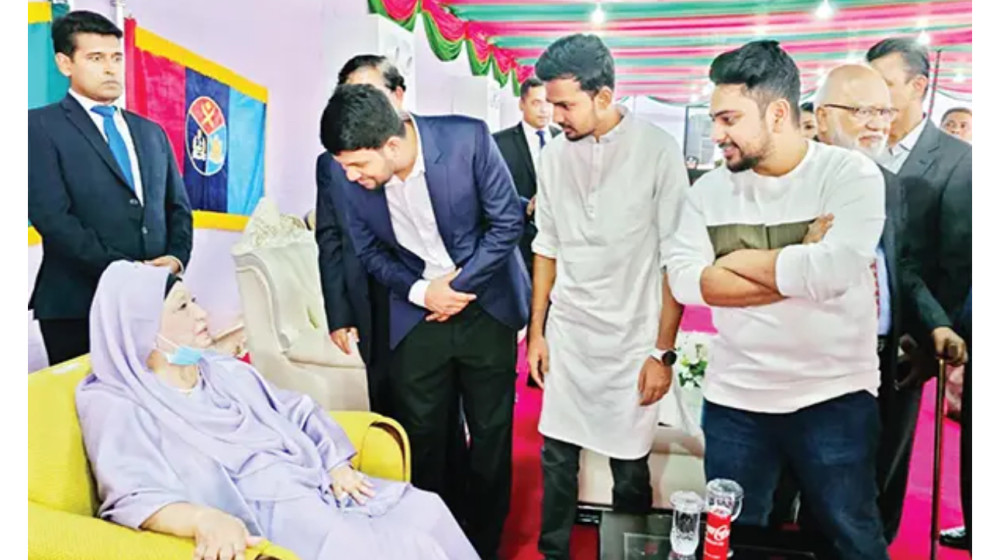 খালেদা জিয়ার সঙ্গে ছাত্র আন্দোলনের নেতাদের কুশল বিনিময়