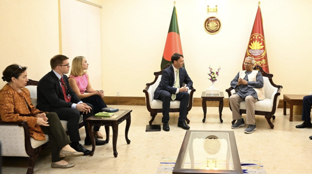 যুক্তরাষ্ট্রের সঙ্গে গভীর বাণিজ্য সম্পর্ক চায় বাংলাদেশ: প্রধান উপদেষ্টার সঙ্গে মার্কিন প্রতিনিধির বৈঠক যুক্তরাষ্ট্রের সঙ্গে গভীর বাণিজ্য সম্পর্ক চায় বাংলাদেশ: প্রধান উপদেষ্টার সঙ্গে মার্কিন প্রতিনিধির বৈঠক